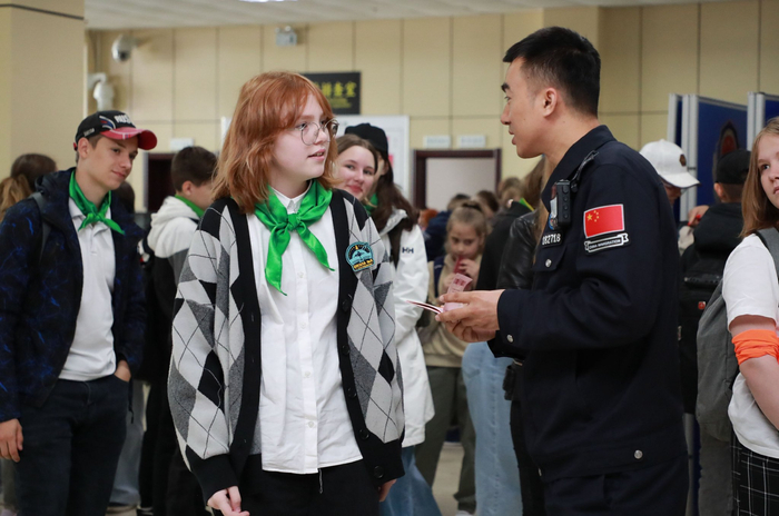 中俄少年互访庆"六一" 边检民警全力保通关|中俄|黑河市|俄罗斯_新浪