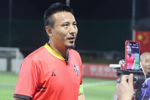 前国脚透露国内职业球员收入,踢中乙月薪只有5000,不如去送外卖
