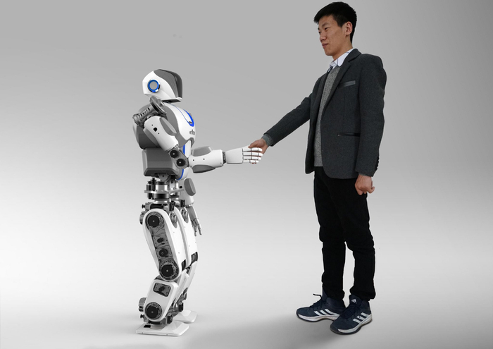 全国科技工作者日|张锐:逐梦"钢铁侠"|张锐|机器人|钢铁侠_新浪新闻