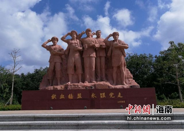 新闻5月30日电 (王晓东)歃血结盟五人雕塑像,大南区抗日根据地纪念馆