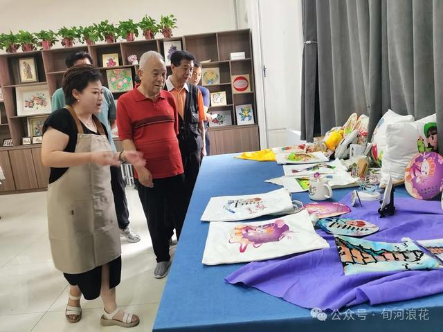 温锋科书记主持会议,马东红院长介绍学校发展情况,郝玉琦校长介绍校友