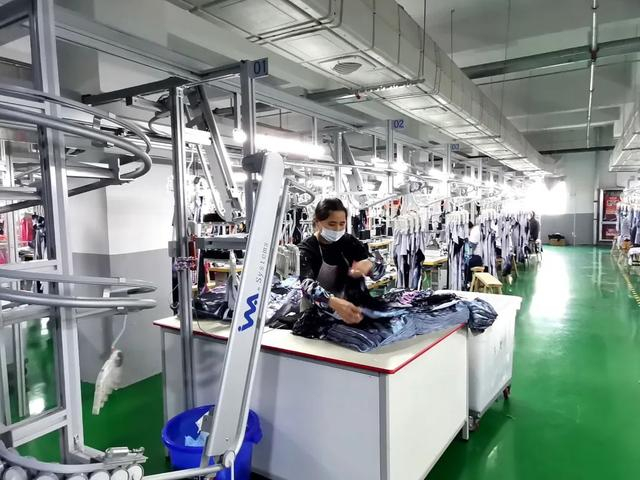 从月产量50万件的传统人工生产线到月产量达500万件的智能化工厂,南昌