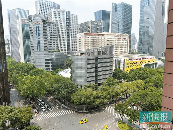 百平方米小复式隔出八间房 楼上马桶水直滴楼下床