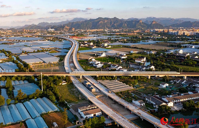 温州苍南:山海共富路施工忙