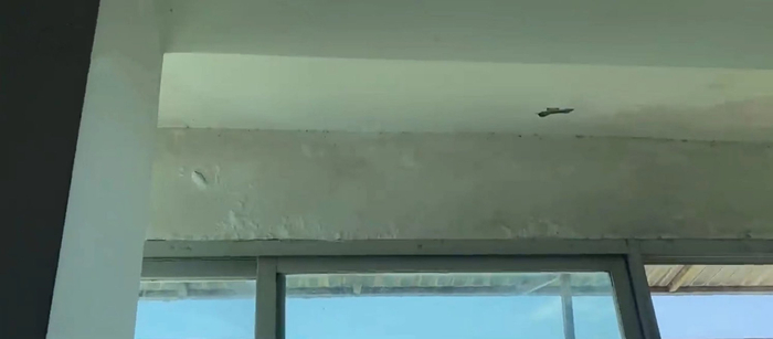 李光娟家墙面渗水起皮现状 受访者供图