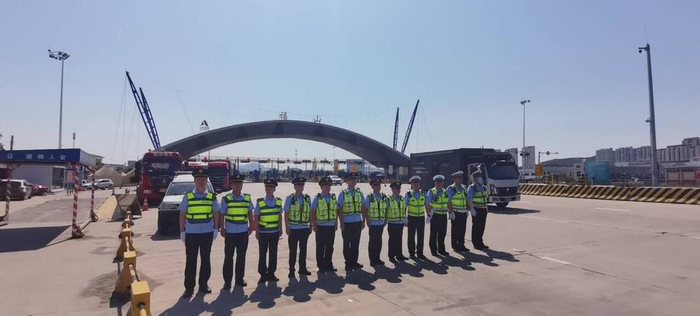 据了解,本次行动在福山,中桥,行村等11个高速出入口设置固定检查点,并