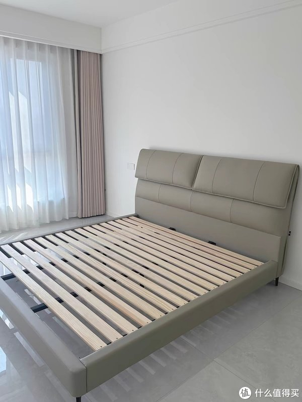 简约轻奢的慕斯双人床