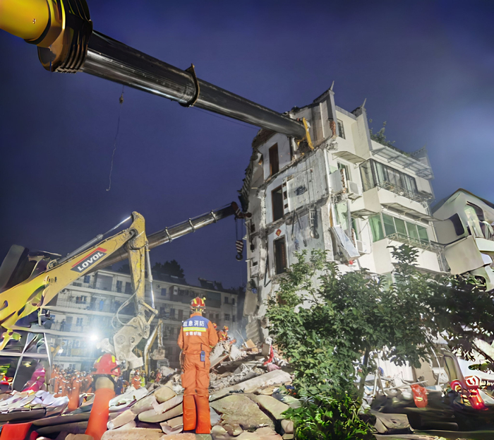 救援现场 央视新闻 图