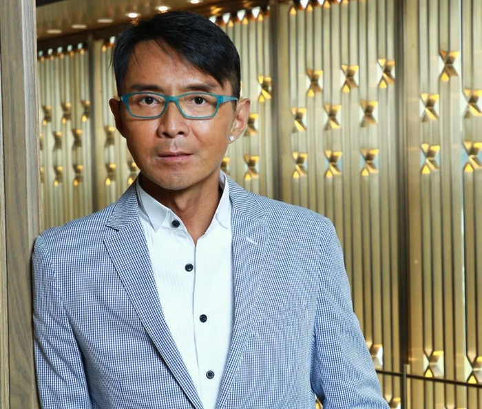 譬如58岁港星林利,最近他和小14岁的前妻复合