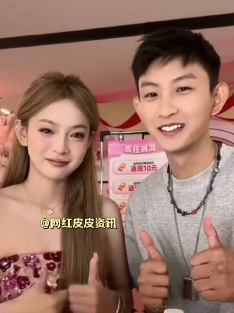 周周邓川合体,解释只是老板与员工关系~ 邓川来陪周周小可爱生日卖货