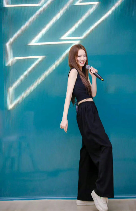 戚薇在浪姐里的长发造型真的好美啊…|戚薇|沐之晴_新浪新闻