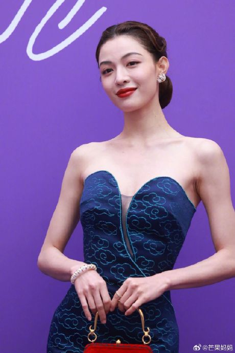 钟楚曦红毯状态,大方明媚,状态忒好了!