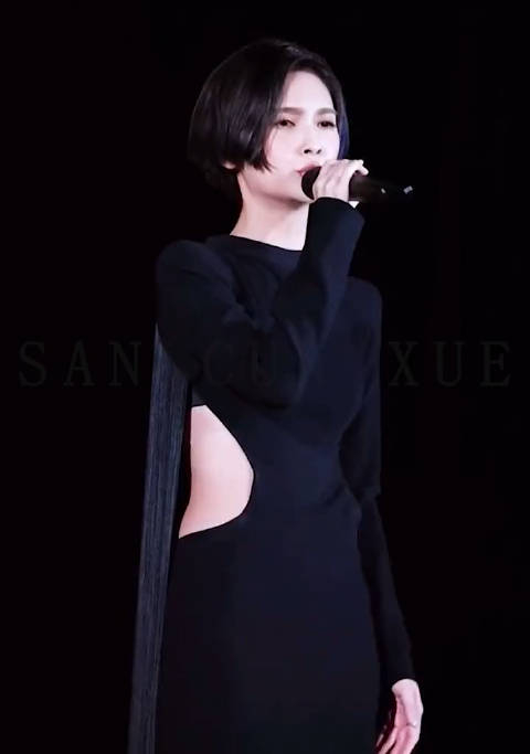 来听听杨丞琳翻唱的《搁浅》