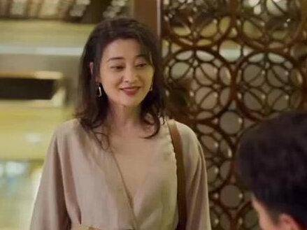 为了感谢冬晓在工作上的帮助,付心童提出要宴请冬晓