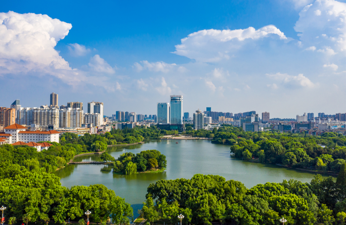 马鞍山城市航拍 资料图一系列诚意满满的暖心举措,吸引广大人才在