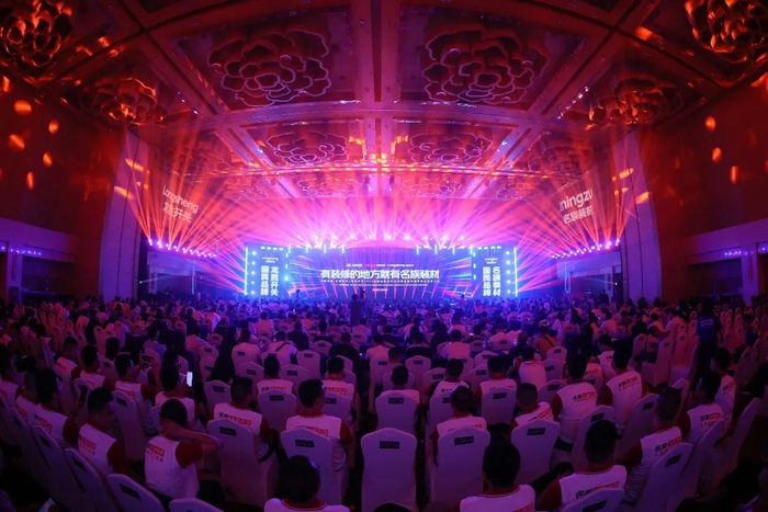 龙胜集团品牌焕新千人大会隆重召开 中国国民装修材料