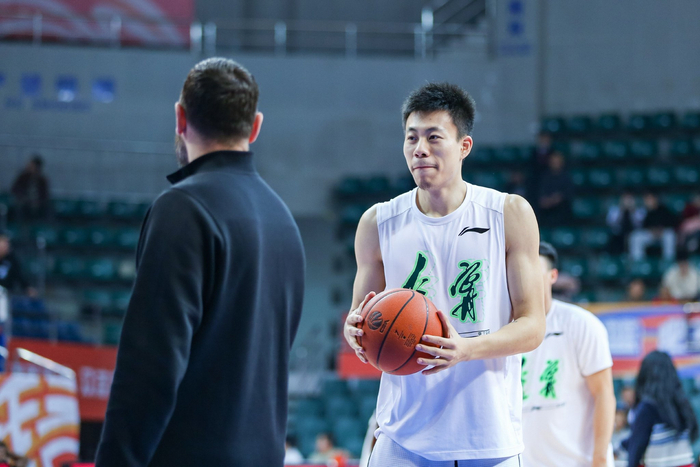 杨鸣谈张镇麟被网暴:辽宁队内他的压力最大 亚运后每天都有指责