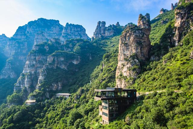 保定涞源白石山,风景秀美,云海如画,是京津冀假日旅游的好去处