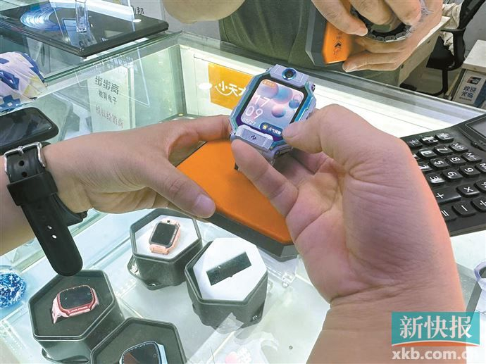 手机化成难题 如何管理儿童电话手表