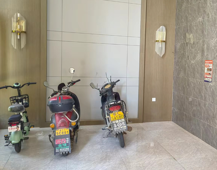 隐患单位清华城小区(湖北尚宜物业服务有限责任公司)地址:湖北省咸宁