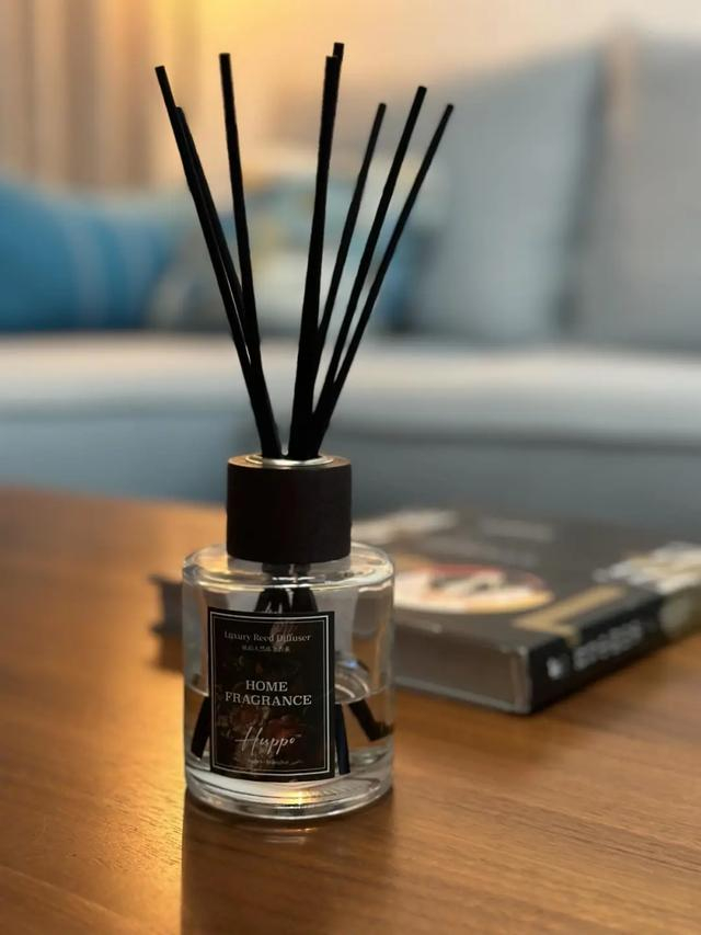 比如同一个味道的香薰精油,可以加在无火香薰,车载香薰和香薰蜡烛里面