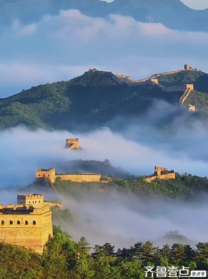 金山岭长城日出邂逅云海