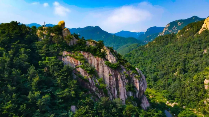 古往今来,昆嵛山吸引了无以数计的帝王将相,文人墨客和僧家道众来此