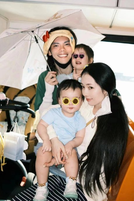 向佐郭碧婷陪孩子过儿童节啦!