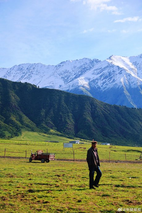 阿克苏塔村云裳草原