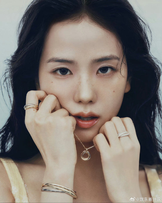 金智秀港版vogue六月刊封面 676767 雀斑妆白