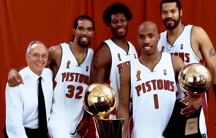 名宿:04活塞能把17勇士锤烂,勇士所有位置都输!库里kd