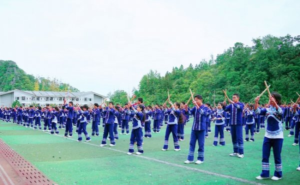 全国文明校园兴义一中:立德树人育桃李 文明花开满庭芳