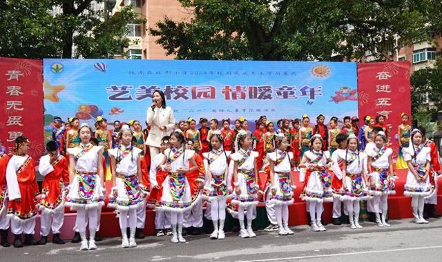 5月31日,鞍山市铁东区胜利小学举办以"艺美校园 情暖童年"为主题的