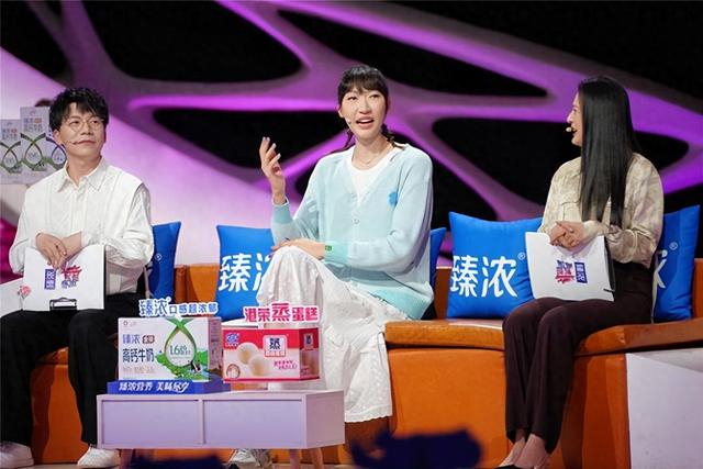 "同时,她还表示:"我要找一个也打篮球的男生可能没什么