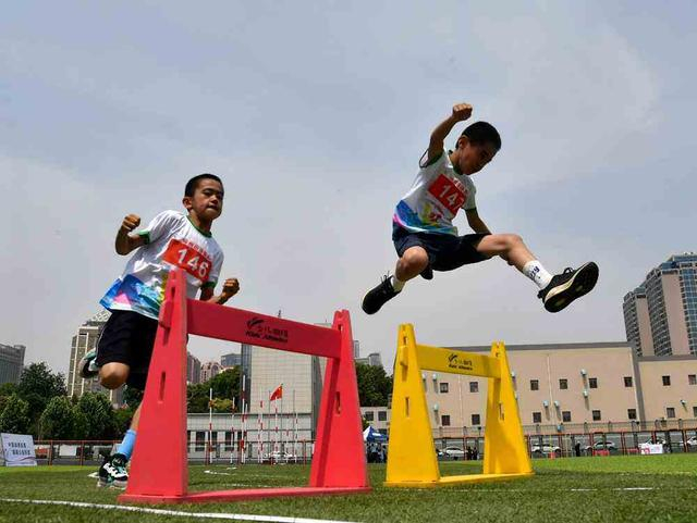 图集|2024郑州首届少儿趣味运动会开赛