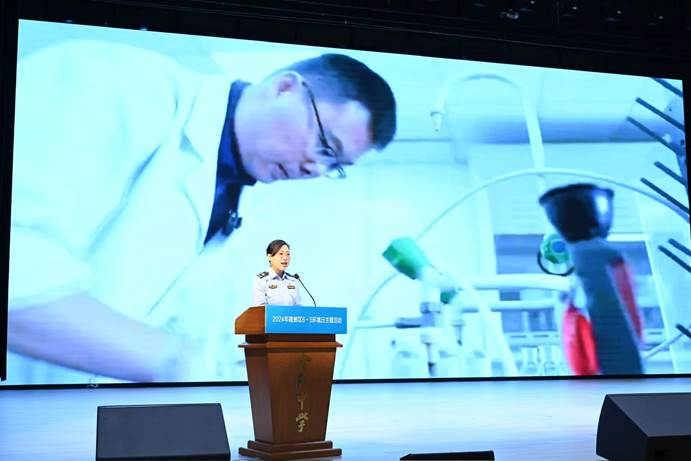 活动现场,建邺生态环境综合行政执法局副局长朱晓燕分享了建邺"蓝天