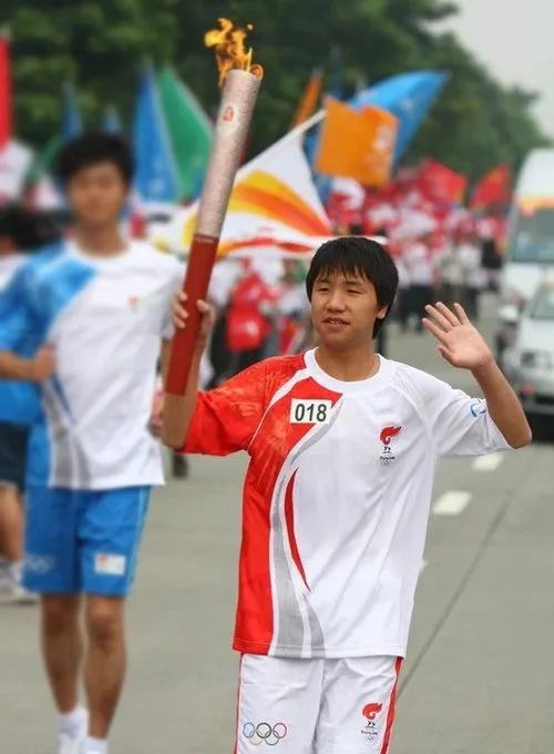 知名童星杀人焚尸,原来人生真有伏笔…|王欣逸_新浪新闻