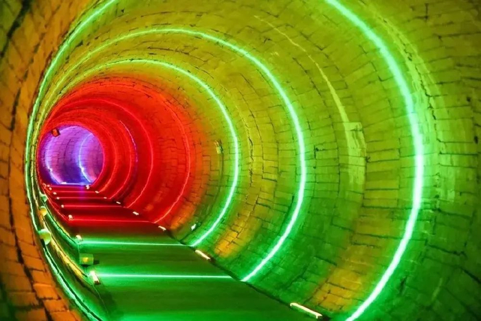 金子山下的保密誓言