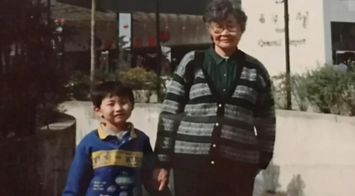 张若昀深知做演员的身不由己,与父亲