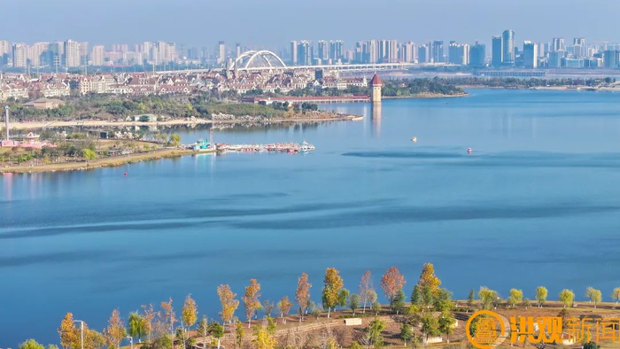 水天一色宁静的九龙湖湿地公园市民中心站,可直达九龙湖公园01乘坐