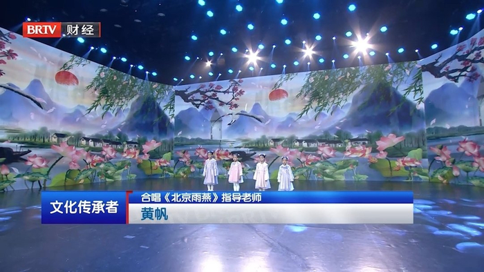 《北京雨燕》: 雨燕舞动着轻盈的身姿 划过天空 留下一道美丽的弧线_