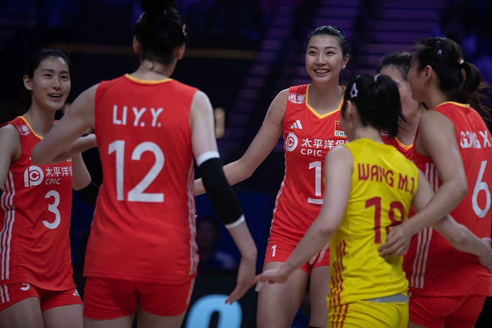 1-3,3局输18分,女排沦落到和国足一般!球迷:看不到希望更可怕