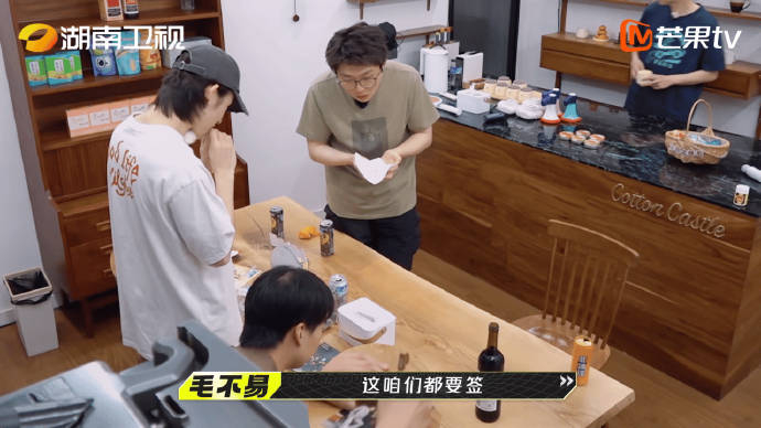 啊哈哈哈郭麒麟签名签出了写作业的感觉