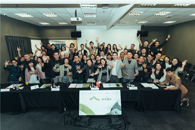 组委会对所有晋级决赛的团队表示祝贺,并期待他们在决赛中的精彩表现