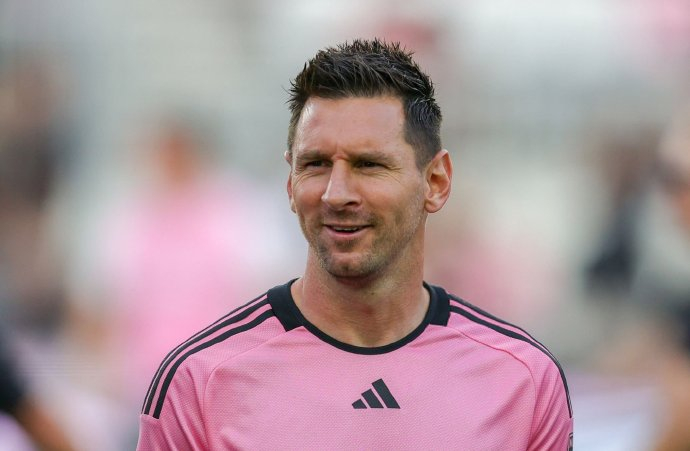 刮了胡子的梅西