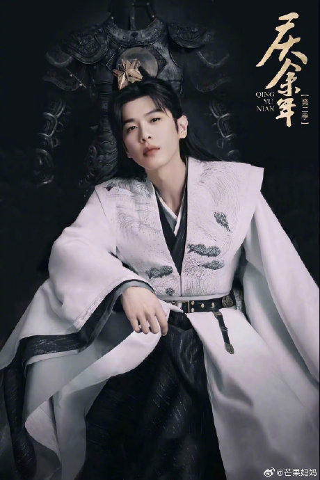 张若昀这几张剧照完美阐释了什么是，男频顶流！_新浪新闻