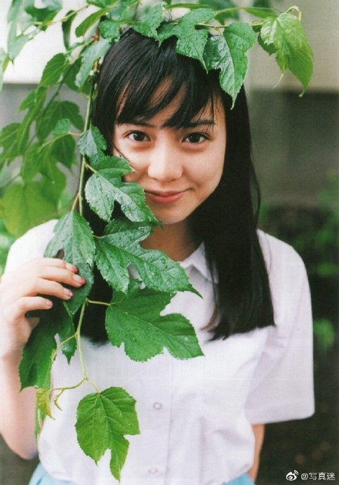奥仲麻琴推出写真集《run run まこと》
