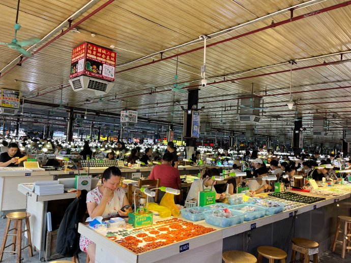 下午去了天光墟,四会最大的翡翠小件市场