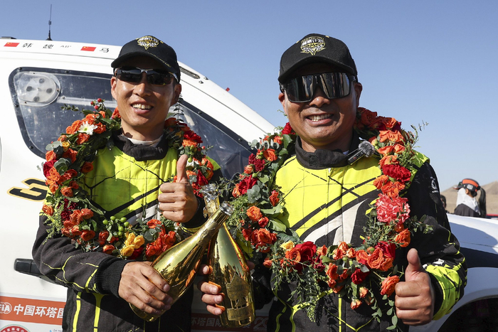 韩魏（右）、马利夺冠。