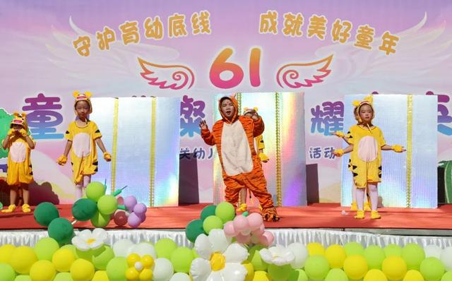 张晋兰摄5月30日,静乐县利民小学"红领巾 爱祖国"庆"六一"文艺汇演.